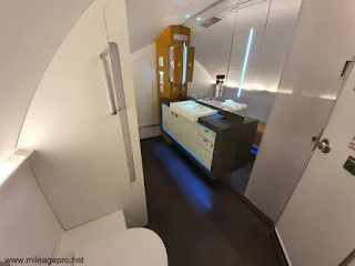 LH773 First Class Bathroom