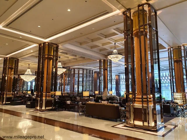 Marriott Marquis Queen's Park Lobby